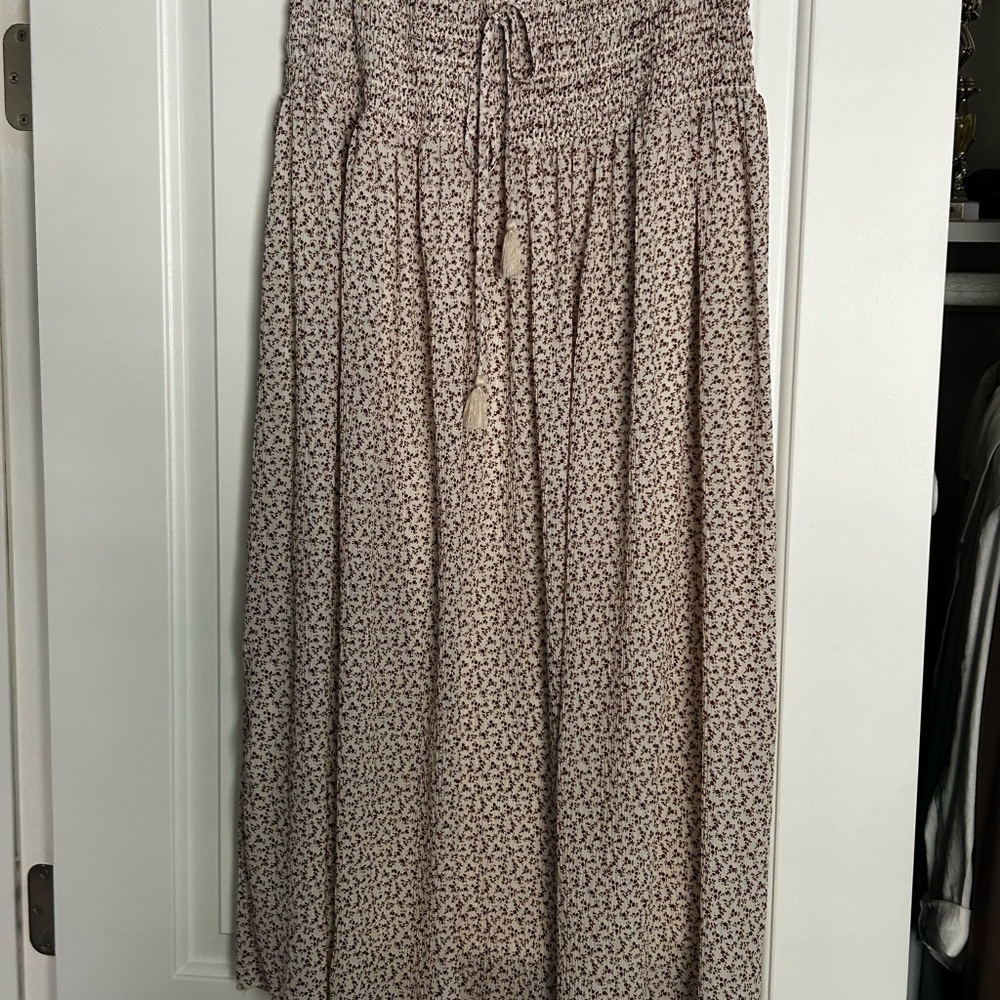 Chic Beige Maxi Skirt with Floral Pattern